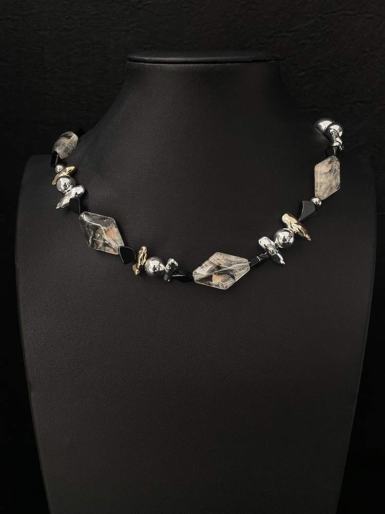 High-End Neutral Punk Irregular Beaded Necklace - Y2K Clavicle Chain with Unique Niche Design for a Cool Personality High-End Neutral Punk Irregular Beaded Necklace - Y2K Clavicle Chain with Unique Niche Design for a Cool Personality