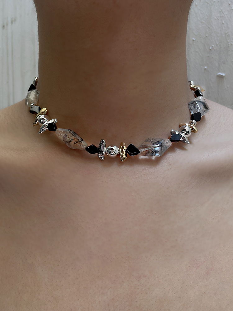 High-End Neutral Punk Irregular Beaded Necklace - Y2K Clavicle Chain with Unique Niche Design for a Cool Personality