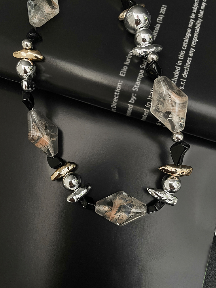 High-End Neutral Punk Irregular Beaded Necklace - Y2K Clavicle Chain with Unique Niche Design for a Cool Personality High-End Neutral Punk Irregular Beaded Necklace - Y2K Clavicle Chain with Unique Niche Design for a Cool Personality