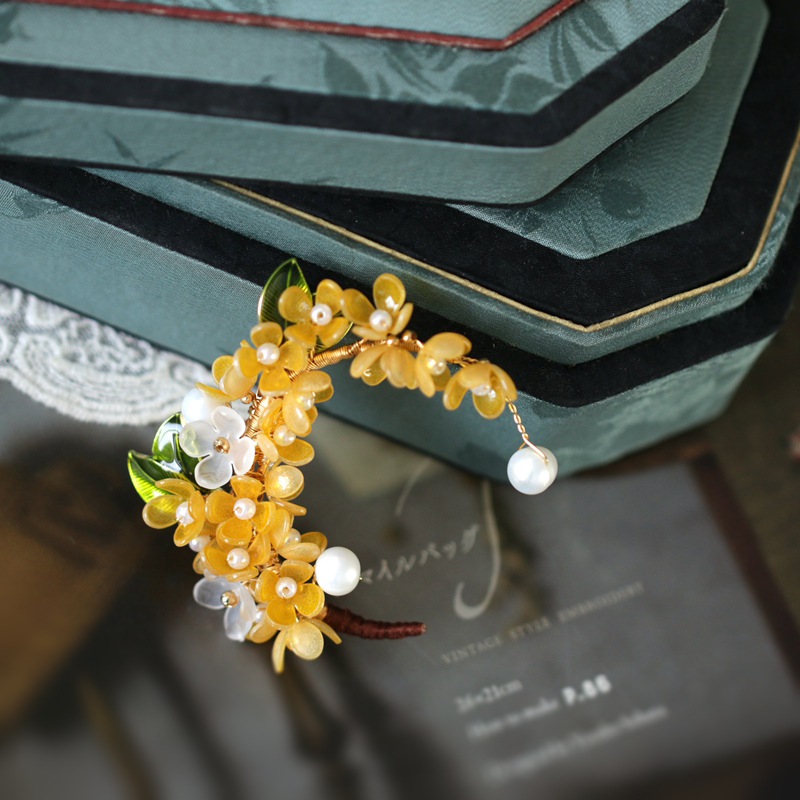 High-End Osmanthus Brooch for Women, Retro Autumn Winter Pin Decoration for Coats and Sweaters, Elegant Floral Chest Accessory