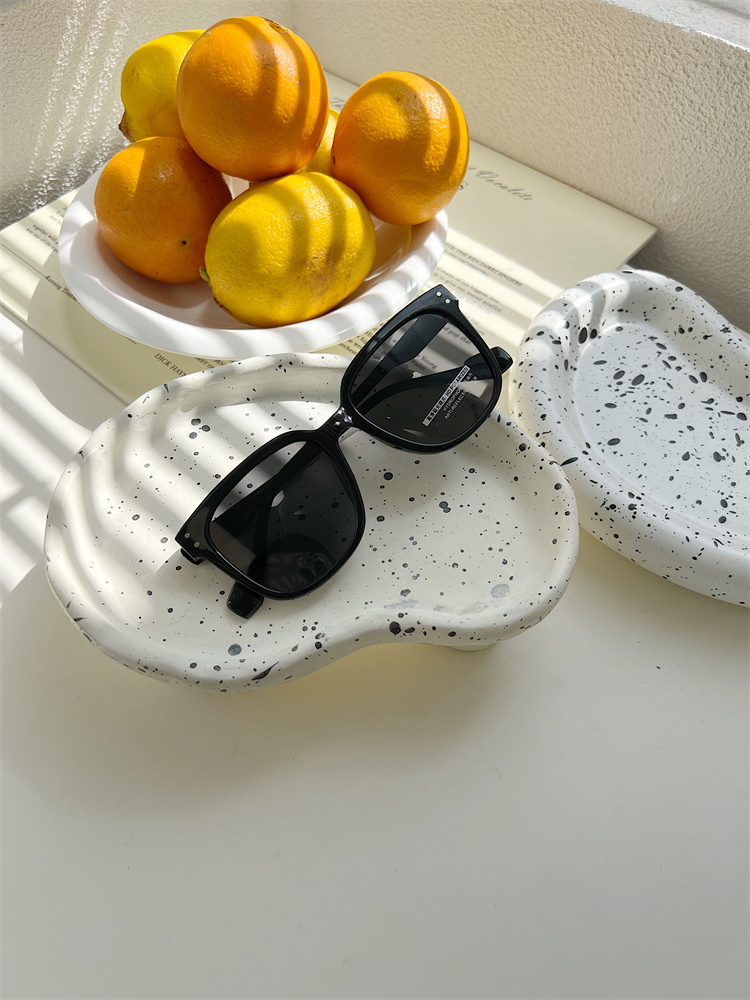 High-End Oversized White Polarized Sunglasses for Women - Slimming Large Face, UV Protection, Trendy Summer Style High-End Oversized White Polarized Sunglasses for Women - Slimming Large Face, UV Protection, Trendy Summer Style