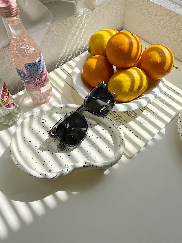 High-End Oversized White Polarized Sunglasses for Women - Slimming Large Face, UV Protection, Trendy Summer Style High-End Oversized White Polarized Sunglasses for Women - Slimming Large Face, UV Protection, Trendy Summer Style