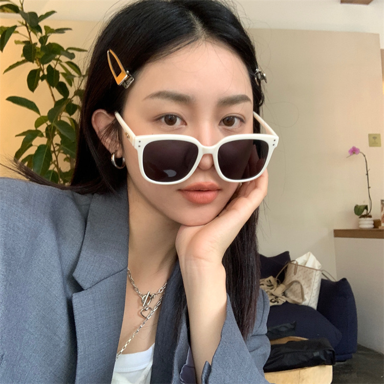 High-End Oversized White Polarized Sunglasses for Women - Slimming Large Face, UV Protection, Trendy Summer Style High-End Oversized White Polarized Sunglasses for Women - Slimming Large Face, UV Protection, Trendy Summer Style