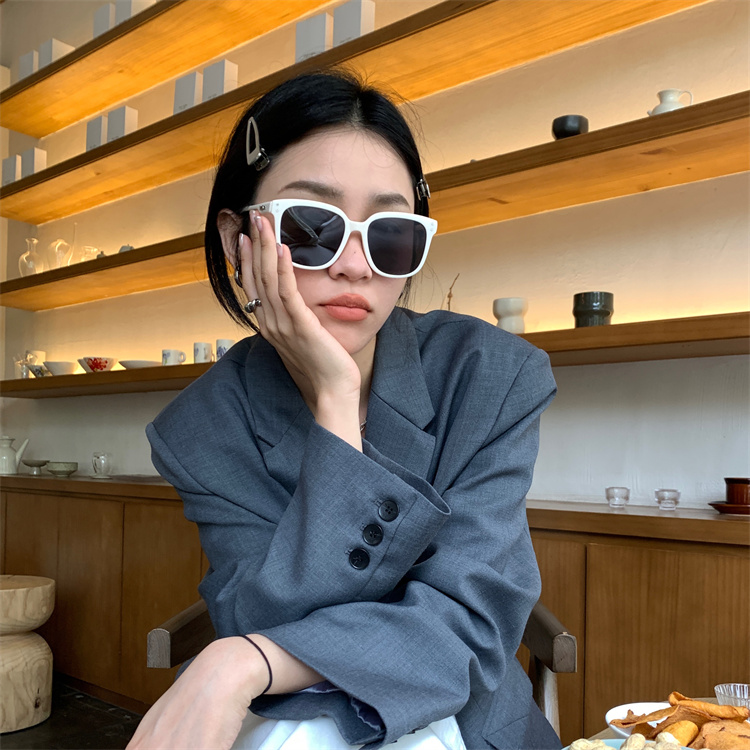 High-End Oversized White Polarized Sunglasses for Women - Slimming Large Face, UV Protection, Trendy Summer Style High-End Oversized White Polarized Sunglasses for Women - Slimming Large Face, UV Protection, Trendy Summer Style