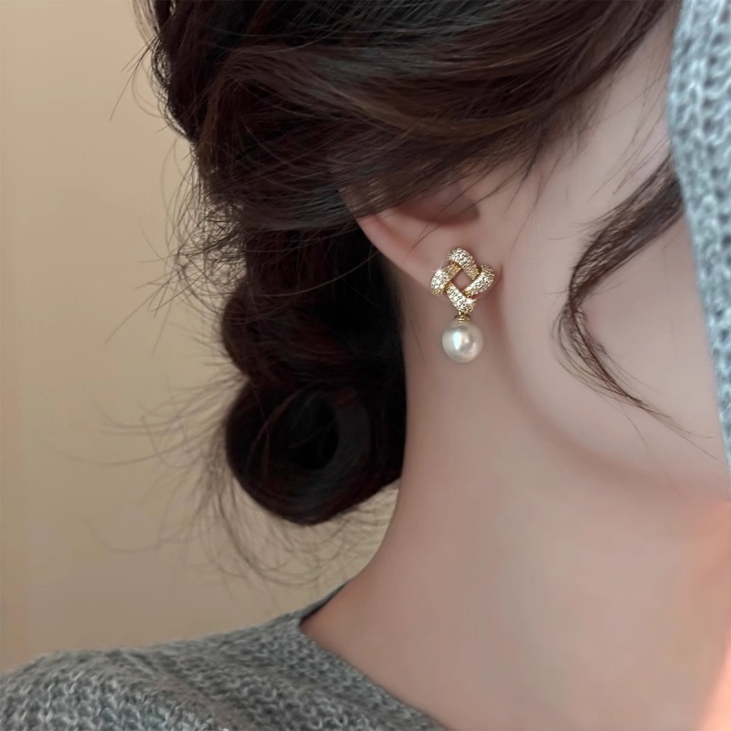 High-End Pearl Drop Stud Earrings - Elegant Designer Ear Accessories for Chic Style