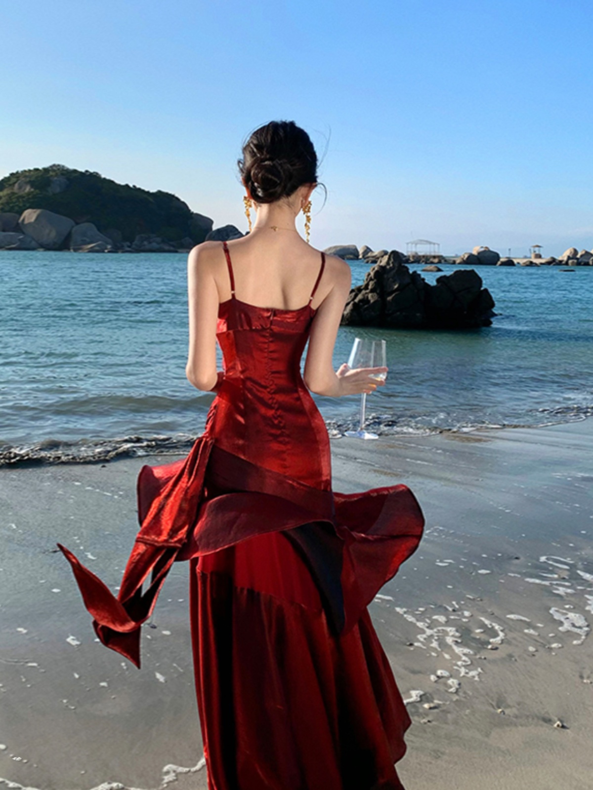 High-End Red Spaghetti Strap Bridesmaid Dress - Long Formal Wedding Banquet Toast Gown with Waist-Cinching Design for Summer Events High-End Red Spaghetti Strap Bridesmaid Dress - Long Formal Wedding Banquet Toast Gown with Waist-Cinching Design for Summer Events