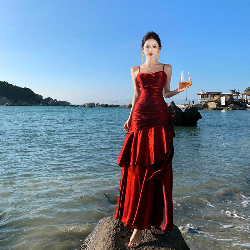 High-End Red Spaghetti Strap Bridesmaid Dress - Long Formal Wedding Banquet Toast Gown with Waist-Cinching Design for Summer Events