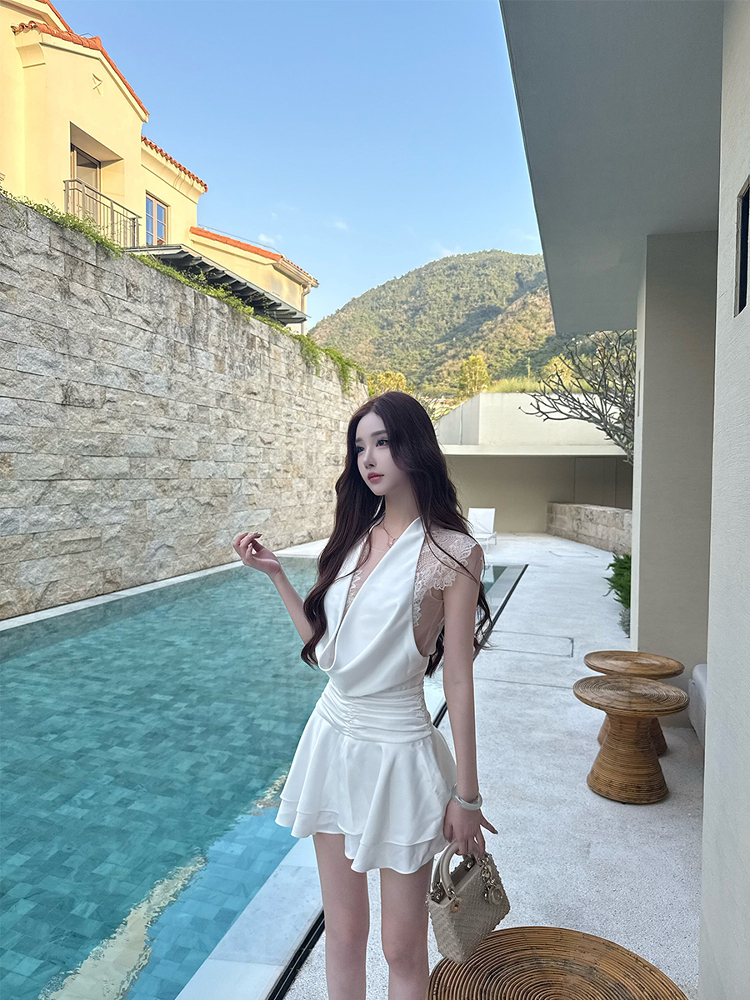 High-End Socialite Style Lace Dress - Moon Vera Canary Short Camisole with Deep V Design, Perfect for 90s and Y2K Fashion Lovers High-End Socialite Style Lace Dress - Moon Vera Canary Short Camisole with Deep V Design, Perfect for 90s and Y2K Fashion Lovers