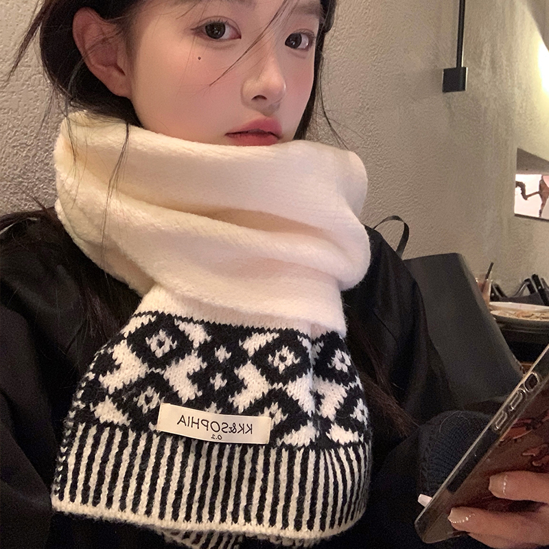 High-End Thick Knitted Scarf for Women - 'My Head is Not Round' Atmosphere, 2025 Autumn Winter Style, Warm Neck Gaiter