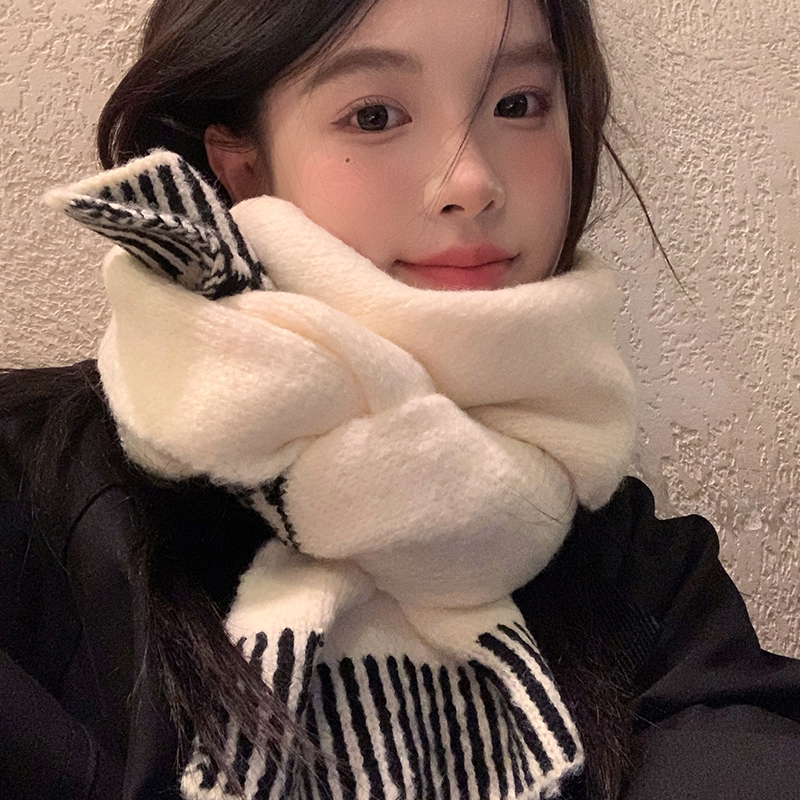 High-End Thick Knitted Scarf for Women - 'My Head is Not Round' Atmosphere, 2025 Autumn Winter Style, Warm Neck Gaiter High-End Thick Knitted Scarf for Women - 'My Head is Not Round' Atmosphere, 2025 Autumn Winter Style, Warm Neck Gaiter