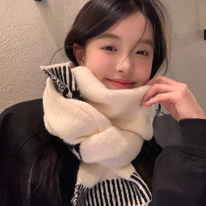 High-End Thick Knitted Scarf for Women - 'My Head is Not Round' Atmosphere, 2025 Autumn Winter Style, Warm Neck Gaiter High-End Thick Knitted Scarf for Women - 'My Head is Not Round' Atmosphere, 2025 Autumn Winter Style, Warm Neck Gaiter
