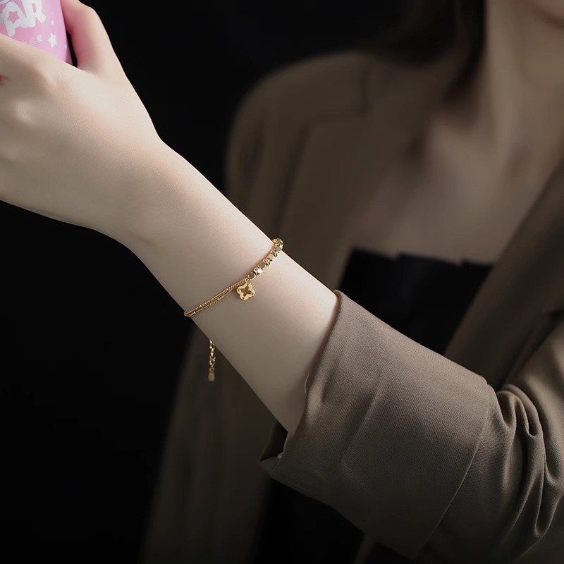 High-End Women's Four-Leaf Clover Stacking Bracelet - Elegant Parisian Designer Style High-End Women's Four-Leaf Clover Stacking Bracelet - Elegant Parisian Designer Style