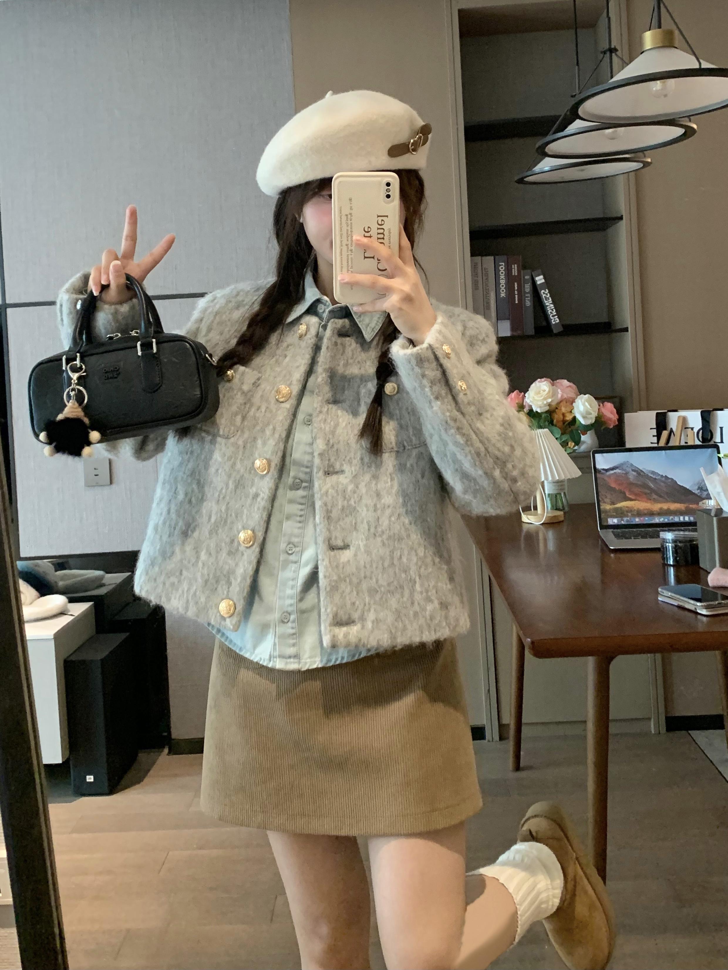 High-End Women's Slim Fit Gray Tweed Coat - Versatile Chanel-Style Outerwear for Early Spring Fashion High-End Women's Slim Fit Gray Tweed Coat - Versatile Chanel-Style Outerwear for Early Spring Fashion