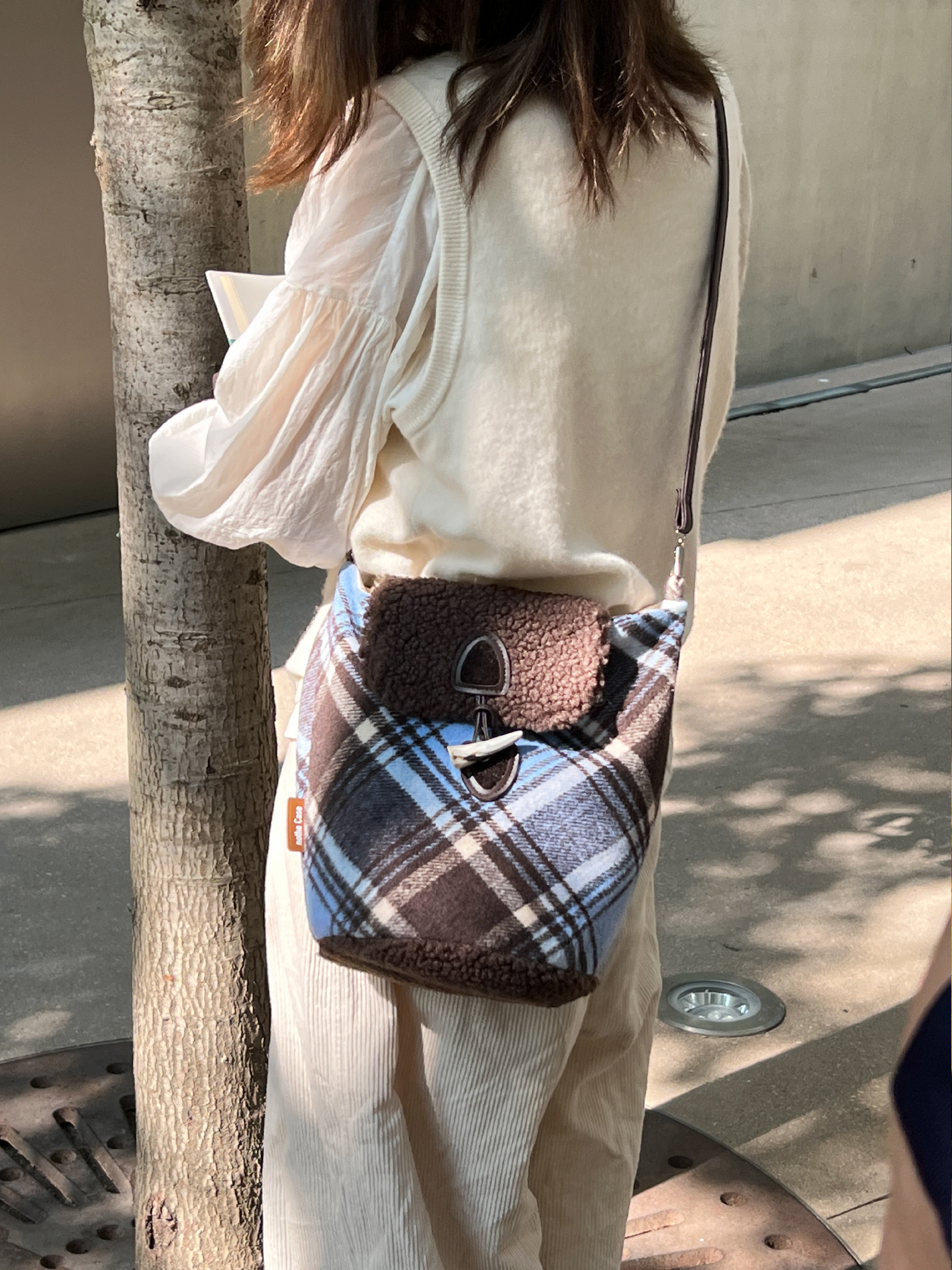 High-End Woolen Plaid Crossbody Commuter Tote Bucket Bag - Large Capacity, Stylish Everyday Essential