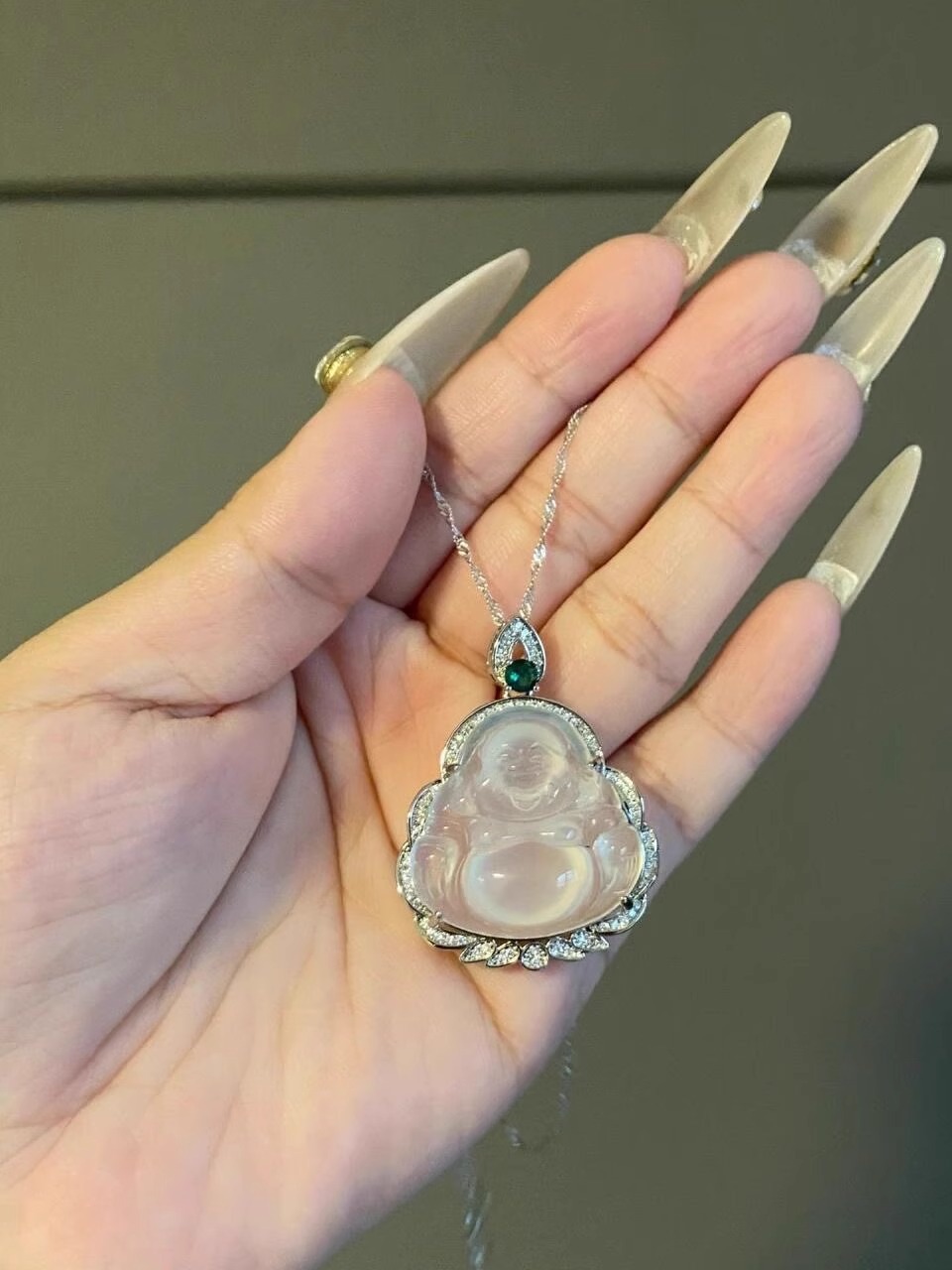 High Ice Type Chalcedony Agate Buddha Pendant Necklace - Chinese Style, Wealth Amulet Jewelry, Elegant Natural Stone Accessory High Ice Type Chalcedony Agate Buddha Pendant Necklace - Chinese Style, Wealth Amulet Jewelry, Elegant Natural Stone Accessory