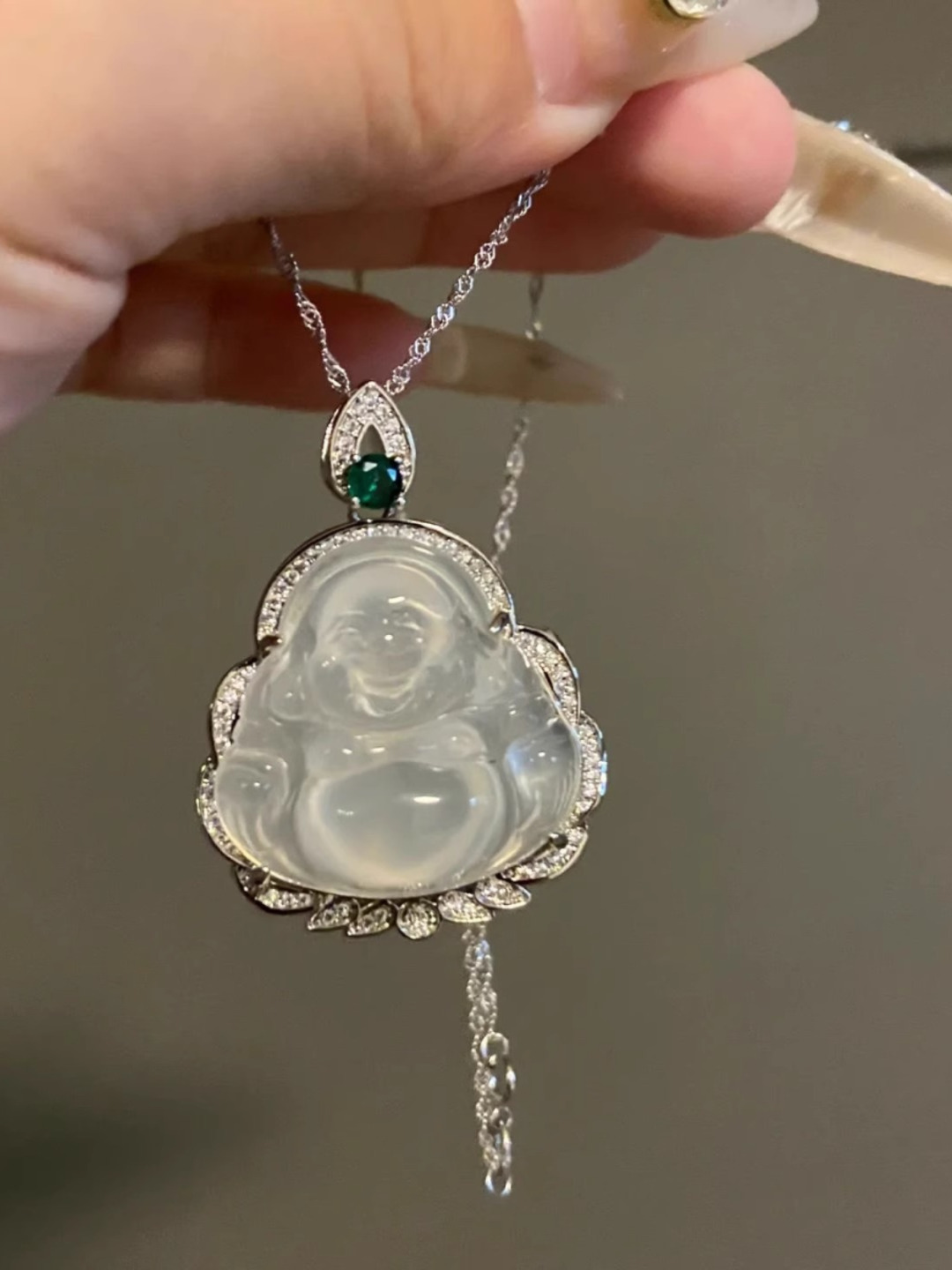 High Ice Type Chalcedony Agate Buddha Pendant Necklace - Chinese Style, Wealth Amulet Jewelry, Elegant Natural Stone Accessory High Ice Type Chalcedony Agate Buddha Pendant Necklace - Chinese Style, Wealth Amulet Jewelry, Elegant Natural Stone Accessory