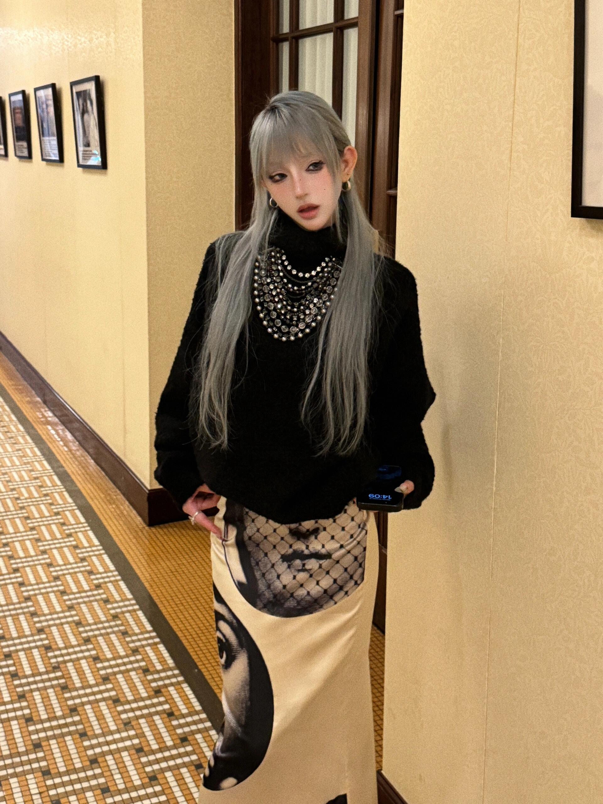 High-Neck Knitted Sweater and Fishtail Skirt Two-Piece Set for Women - Loose Lazy Style Autumn/Winter Fashion High-Neck Knitted Sweater and Fishtail Skirt Two-Piece Set for Women - Loose Lazy Style Autumn/Winter Fashion