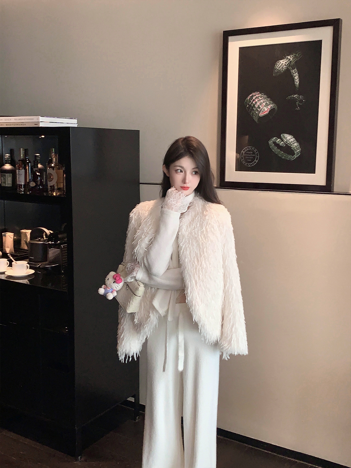 High-Quality White Eco-Friendly Feather Fur Short Coat for Women - Chic Designer Outerwear