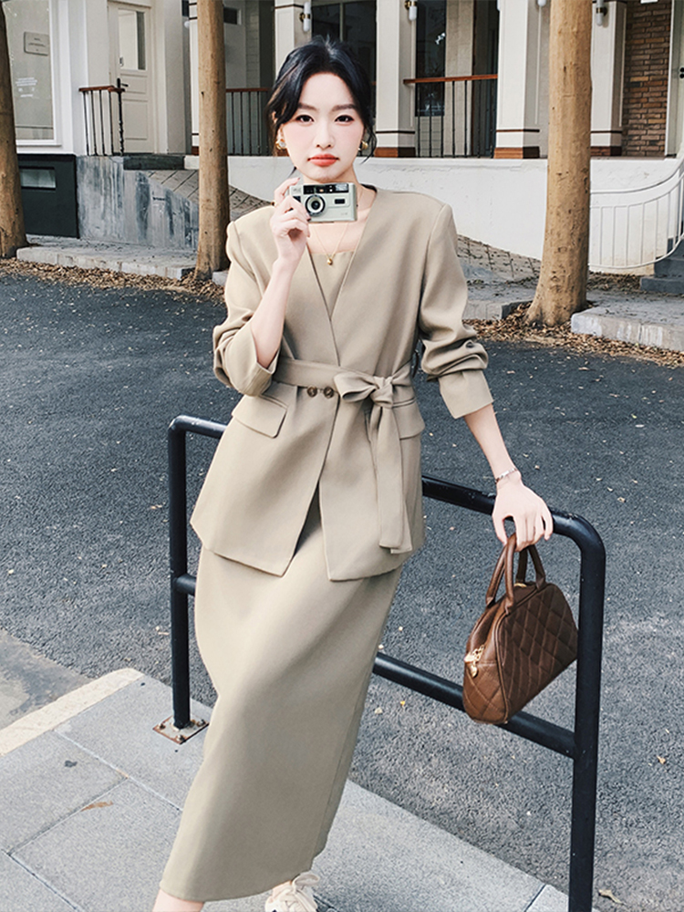 High-Quality Women's Two-Piece Set - Youthful Strap Dress & Commuter Suit Style for 2025 Fashion Trends High-Quality Women's Two-Piece Set - Youthful Strap Dress & Commuter Suit Style for 2025 Fashion Trends