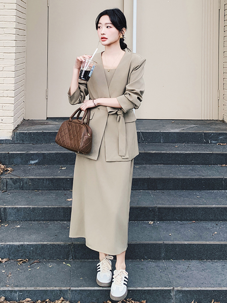 High-Quality Women's Two-Piece Set - Youthful Strap Dress & Commuter Suit Style for 2025 Fashion Trends High-Quality Women's Two-Piece Set - Youthful Strap Dress & Commuter Suit Style for 2025 Fashion Trends