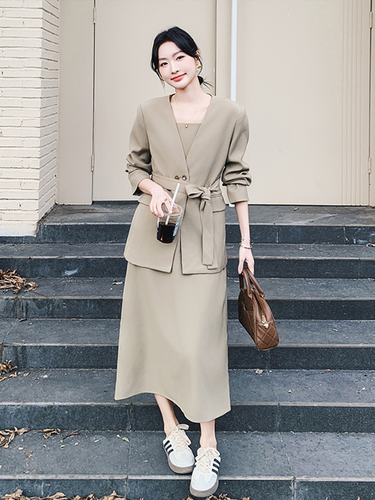 High-Quality Women's Two-Piece Set - Youthful Strap Dress & Commuter Suit Style for 2025 Fashion Trends High-Quality Women's Two-Piece Set - Youthful Strap Dress & Commuter Suit Style for 2025 Fashion Trends