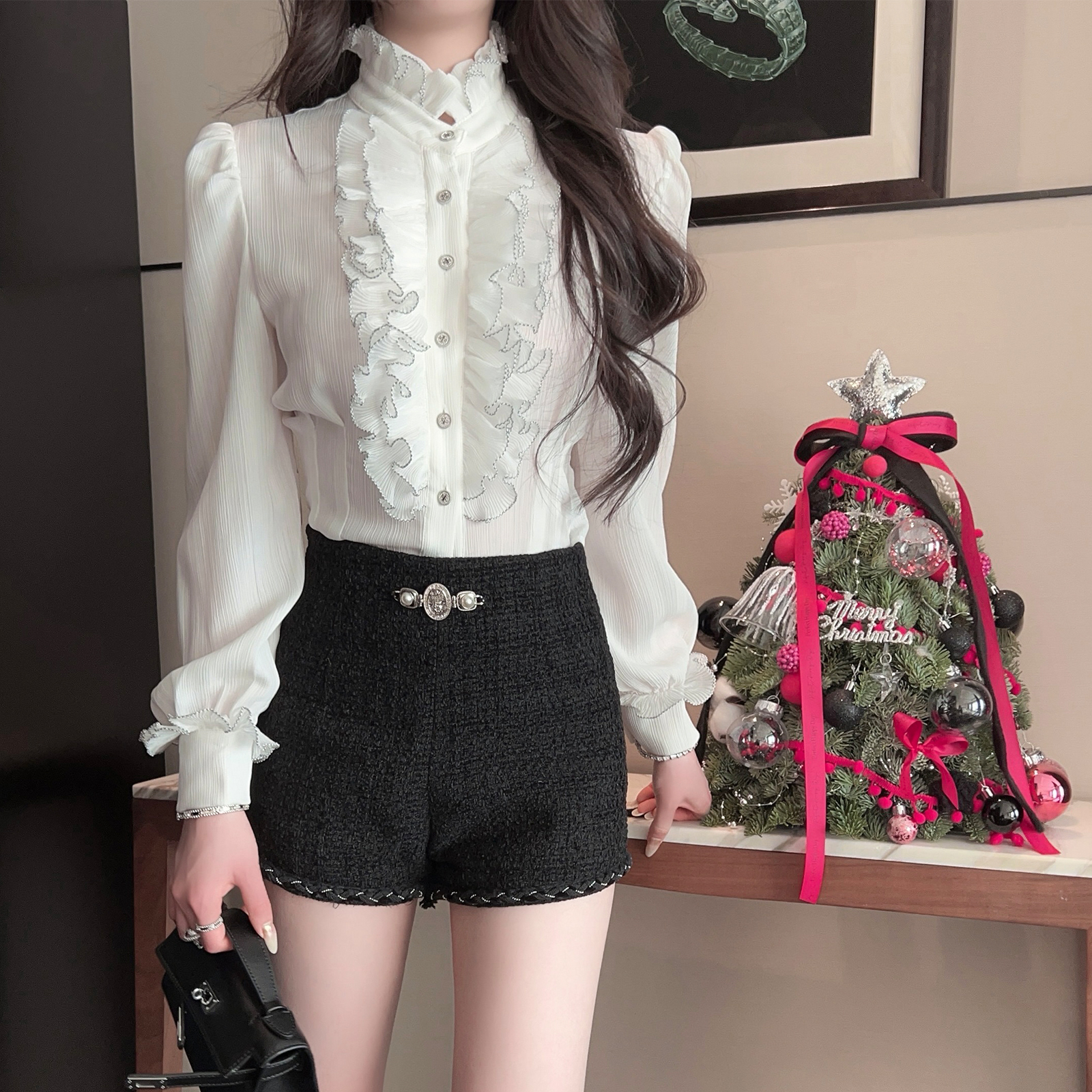 High Waist Black A-Line Woolen Shorts for Women - 30% Wool, Petite Fit, Winter Fashion Boot Pants High Waist Black A-Line Woolen Shorts for Women - 30% Wool, Petite Fit, Winter Fashion Boot Pants