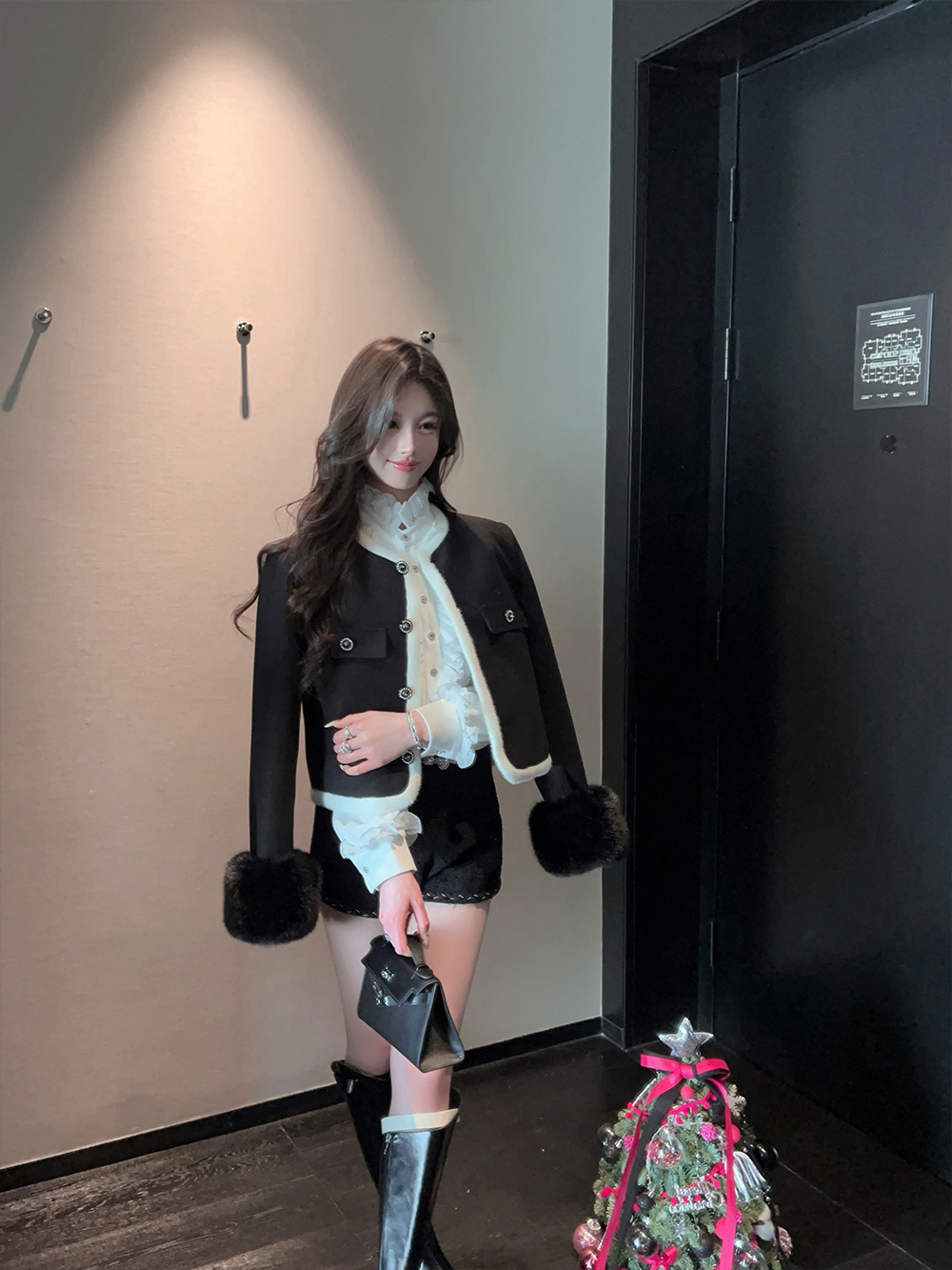 High Waist Black A-Line Woolen Shorts for Women - 30% Wool, Petite Fit, Winter Fashion Boot Pants High Waist Black A-Line Woolen Shorts for Women - 30% Wool, Petite Fit, Winter Fashion Boot Pants