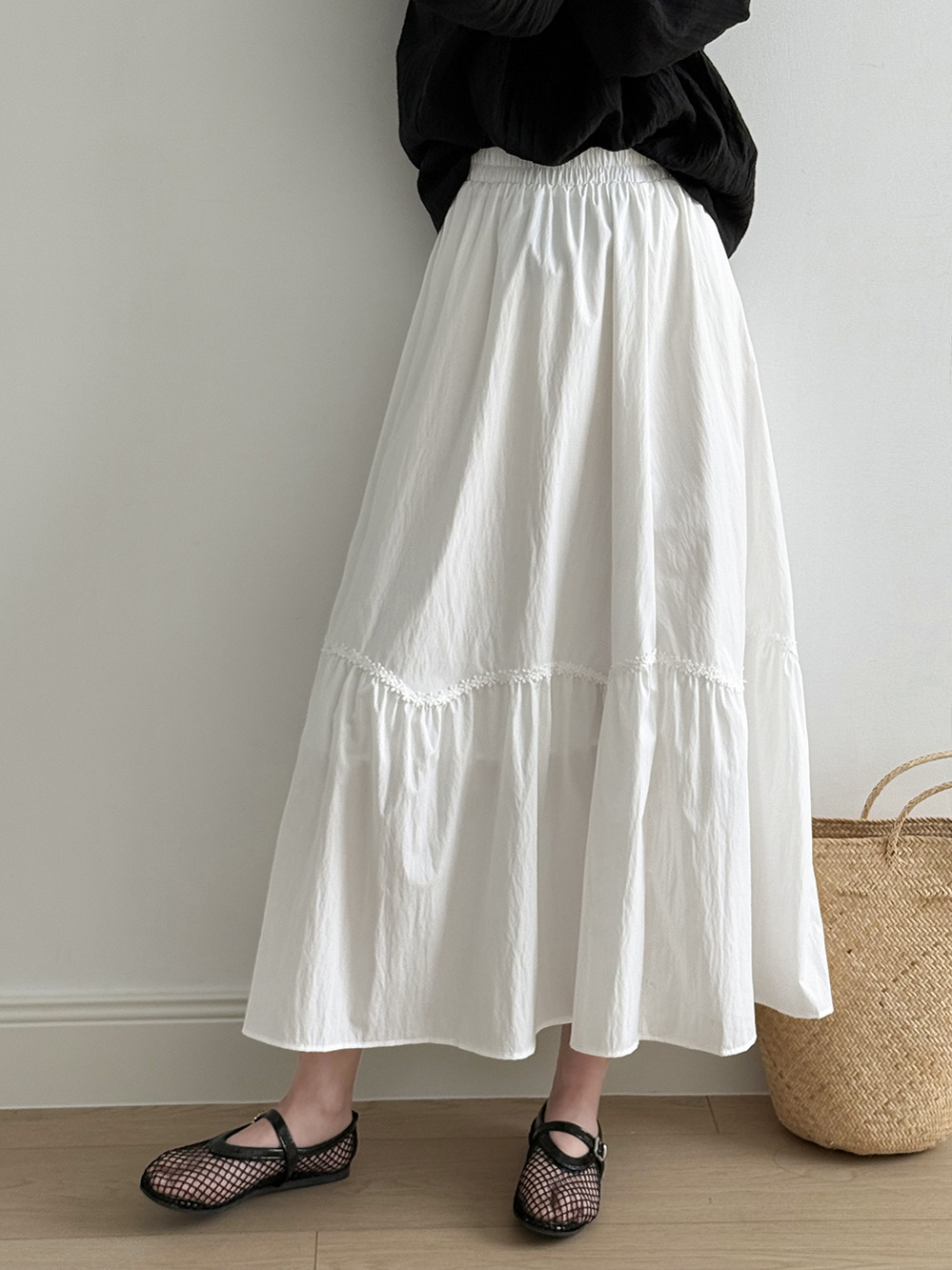 High-Waisted A-Line Long Skirt with French Lace Splicing, Loose Fit Japanese-Style Umbrella Skirt for Summer 2025