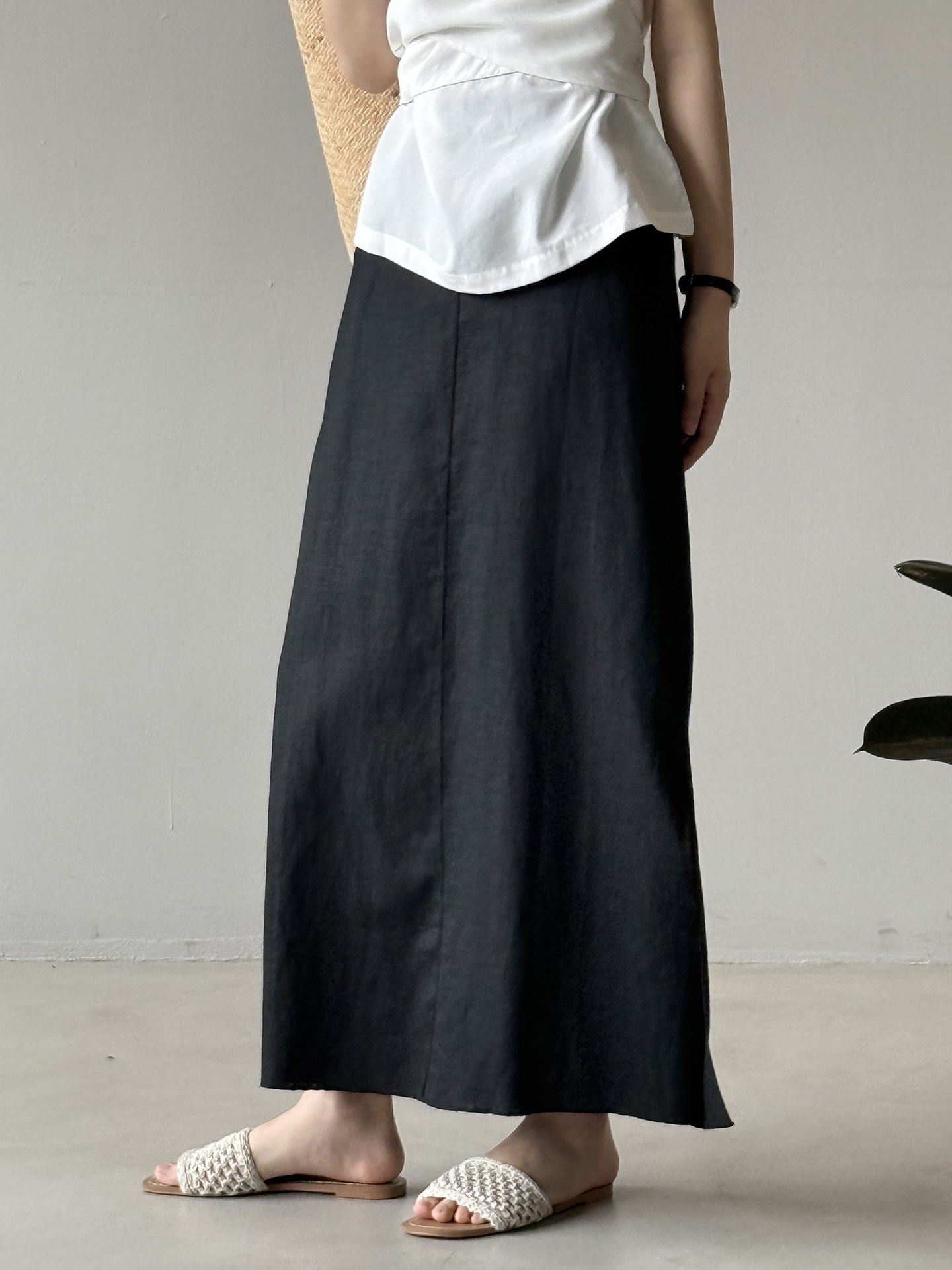 High-Waisted A-Line Ramie Skirt for Women - Elegant Straight Cut, Casual Split Design, 2025 Summer Style, High-End Quality High-Waisted A-Line Ramie Skirt for Women - Elegant Straight Cut, Casual Split Design, 2025 Summer Style, High-End Quality