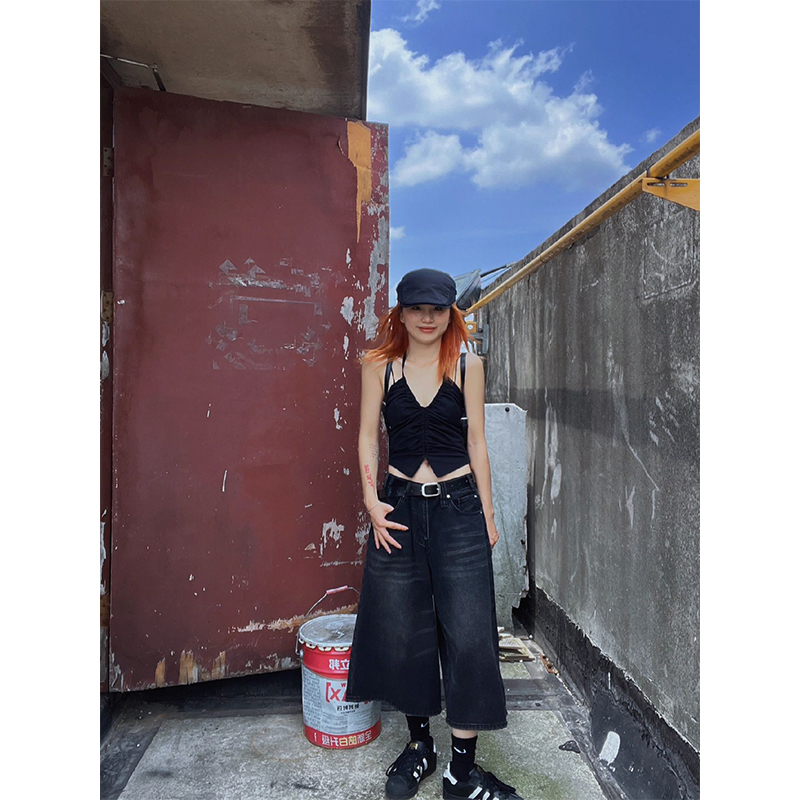 High-Waisted Black Denim Wide-Leg Shorts for Women - Loose Fit, Slimming, Retro Style, 90s Inspired, Three-Quarter Length