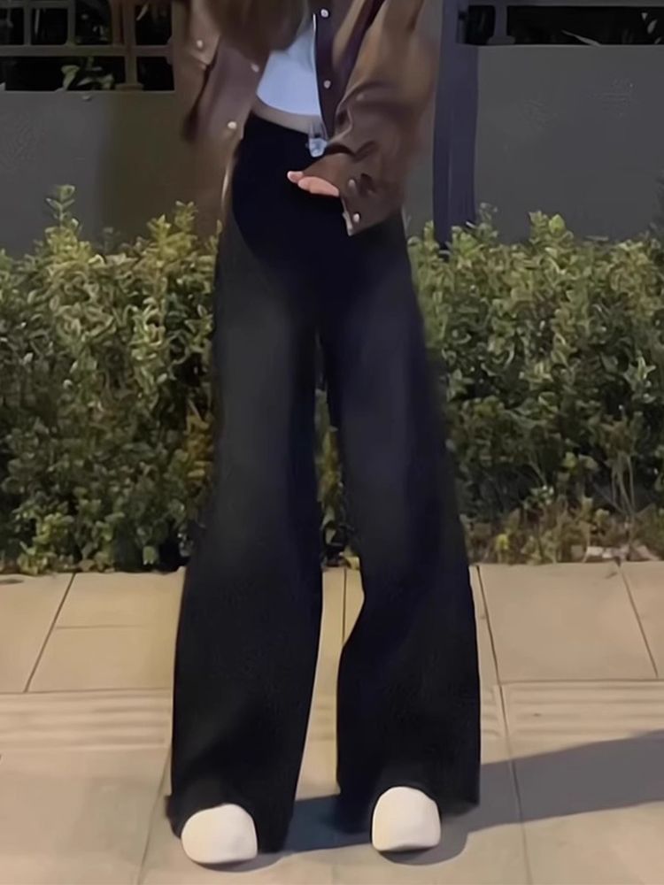 High-Waisted Black Frayed Wide-Leg Jeans for Women - Flattering Loose Fit, Summer Style, Slightly Flared Straight-Leg Pants High-Waisted Black Frayed Wide-Leg Jeans for Women - Flattering Loose Fit, Summer Style, Slightly Flared Straight-Leg Pants