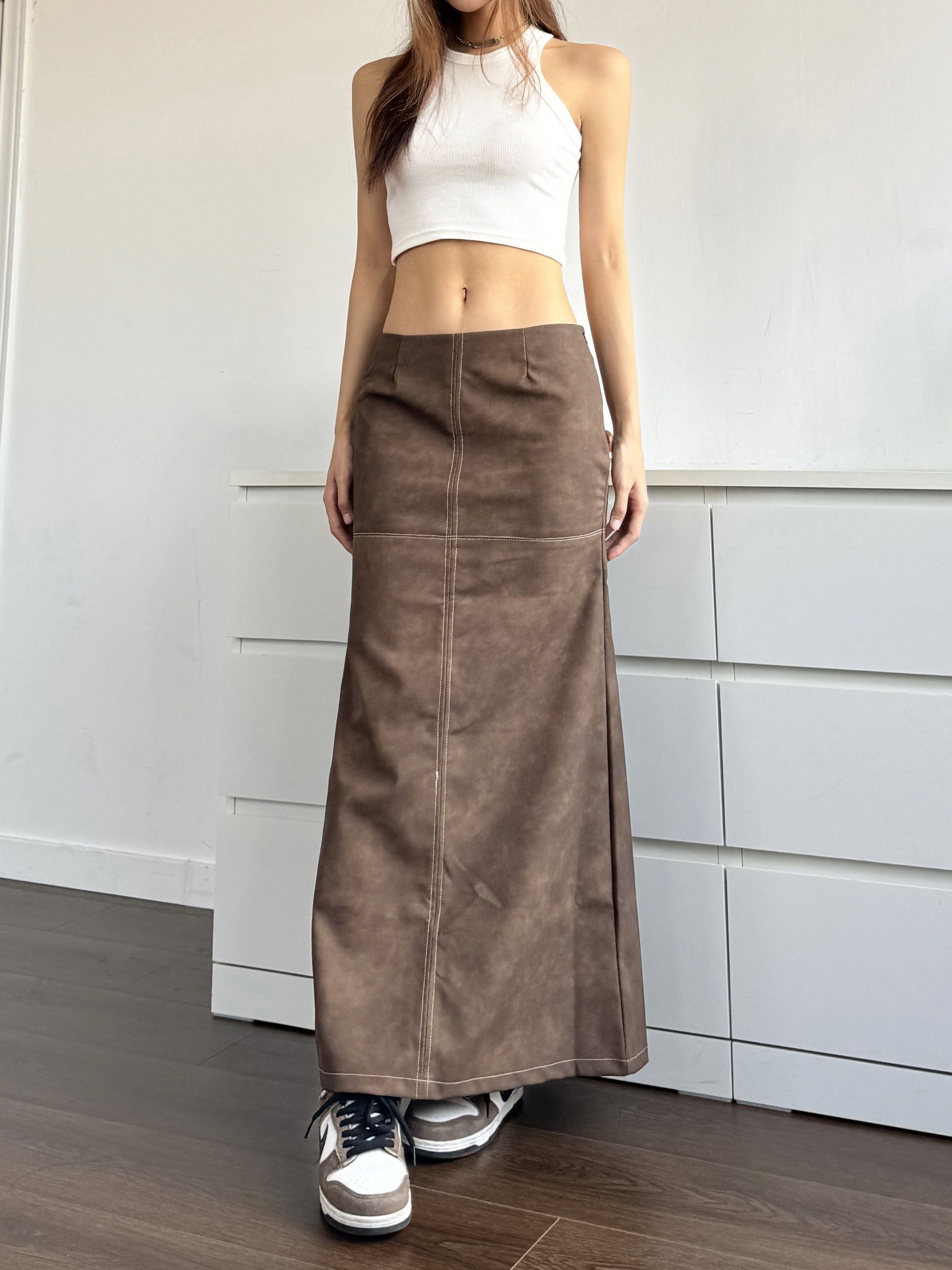 High-Waisted Bodycon Leather Skirt - Retro American Style Mid-Length A-Line with Split Design in Maillard Brown High-Waisted Bodycon Leather Skirt - Retro American Style Mid-Length A-Line with Split Design in Maillard Brown