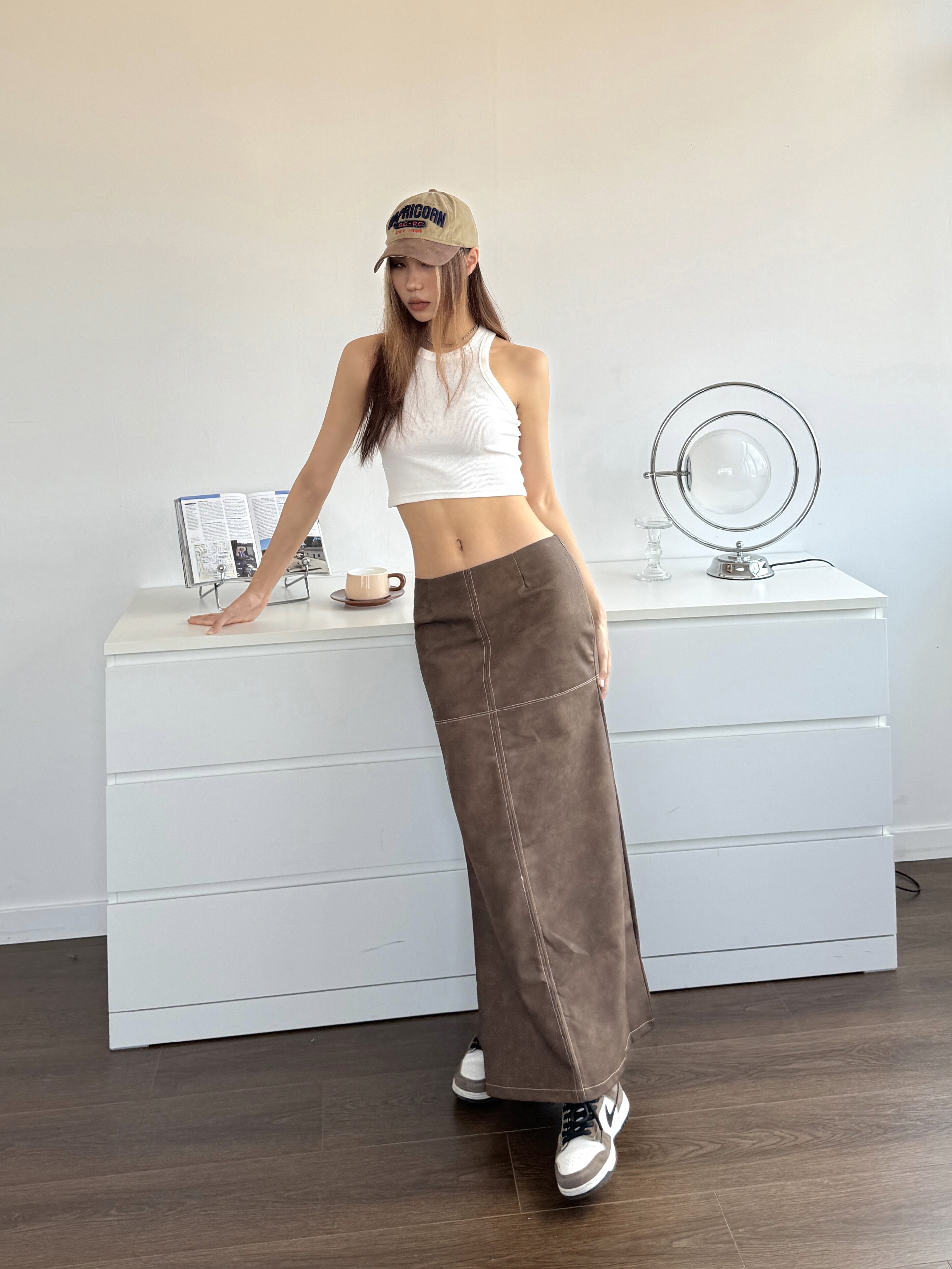 High-Waisted Bodycon Leather Skirt - Retro American Style Mid-Length A-Line with Split Design in Maillard Brown High-Waisted Bodycon Leather Skirt - Retro American Style Mid-Length A-Line with Split Design in Maillard Brown