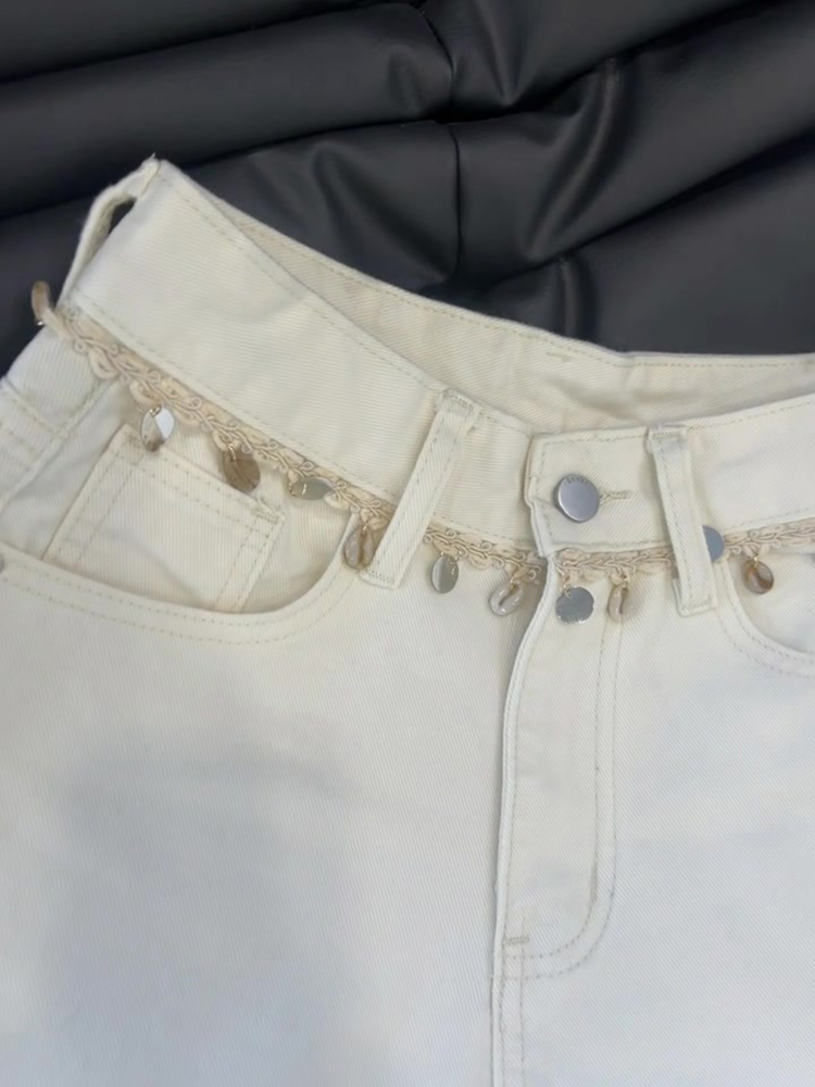 High-Waisted Denim Shorts with Shell Pendant Design for Women - Trendy Slimming Ethnic Style Hot Pants for Summer 2025 High-Waisted Denim Shorts with Shell Pendant Design for Women - Trendy Slimming Ethnic Style Hot Pants for Summer 2025