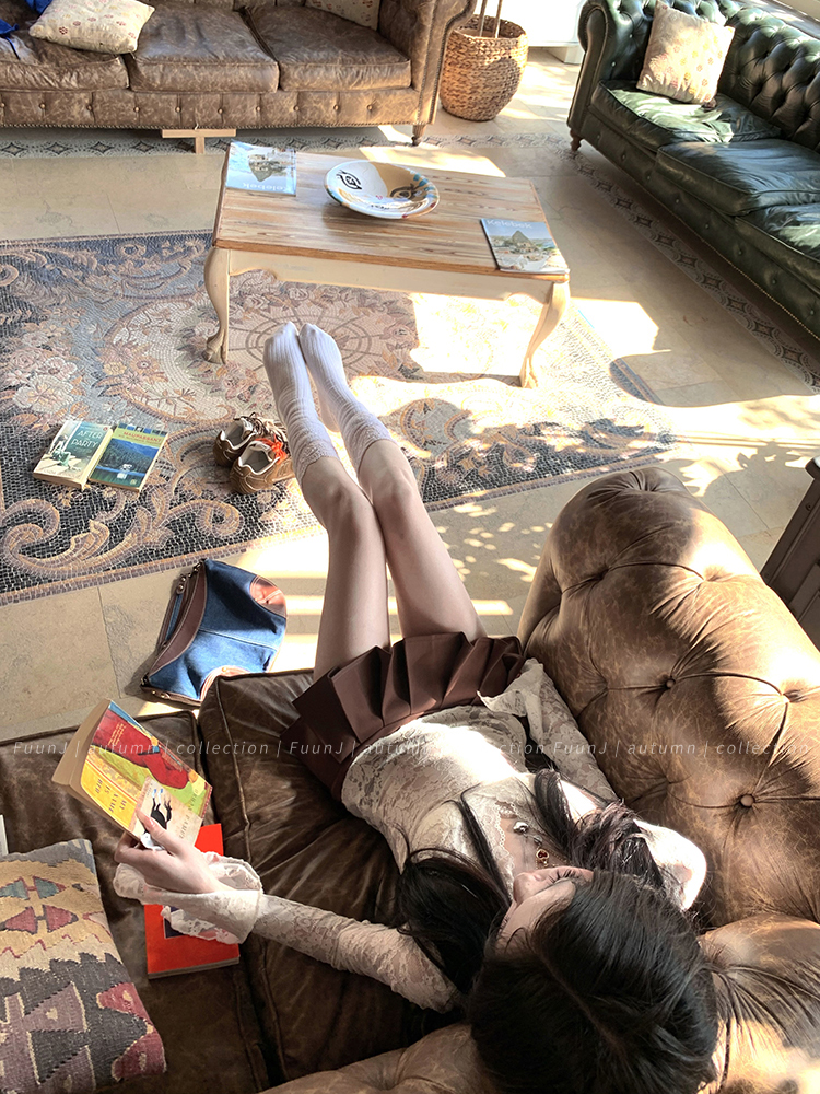 High-Waisted Pleated Waist Retro Bodycon Mini Skirt for Women - Versatile Slimming Design in Trendy Korean Style High-Waisted Pleated Waist Retro Bodycon Mini Skirt for Women - Versatile Slimming Design in Trendy Korean Style