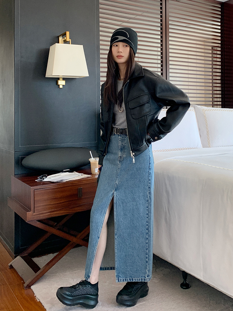 High-Waisted Retro Front-Slit Denim Skirt - Versatile Mid-Length Slimming Style for 2025 Fashion Trends High-Waisted Retro Front-Slit Denim Skirt - Versatile Mid-Length Slimming Style for 2025 Fashion Trends