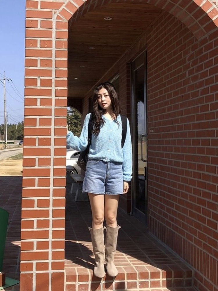 High-Waisted Retro Washed Blue Distressed Denim Shorts - Versatile Korean Style Fashion for a Chic Summer Look High-Waisted Retro Washed Blue Distressed Denim Shorts - Versatile Korean Style Fashion for a Chic Summer Look