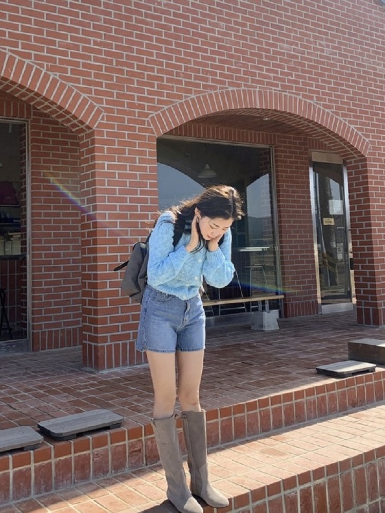 High-Waisted Retro Washed Blue Distressed Denim Shorts - Versatile Korean Style Fashion for a Chic Summer Look High-Waisted Retro Washed Blue Distressed Denim Shorts - Versatile Korean Style Fashion for a Chic Summer Look