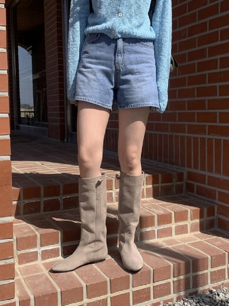 High-Waisted Retro Washed Blue Distressed Denim Shorts - Versatile Korean Style Fashion for a Chic Summer Look