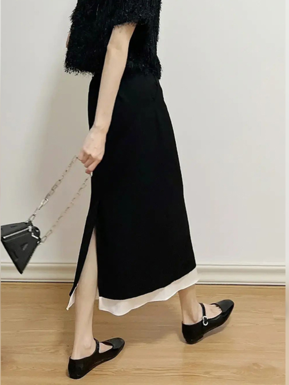 High-Waisted Split Design Black and White Color-Blocking Mid-Length Skirt - Euro-Korean Summer Style for Women High-Waisted Split Design Black and White Color-Blocking Mid-Length Skirt - Euro-Korean Summer Style for Women