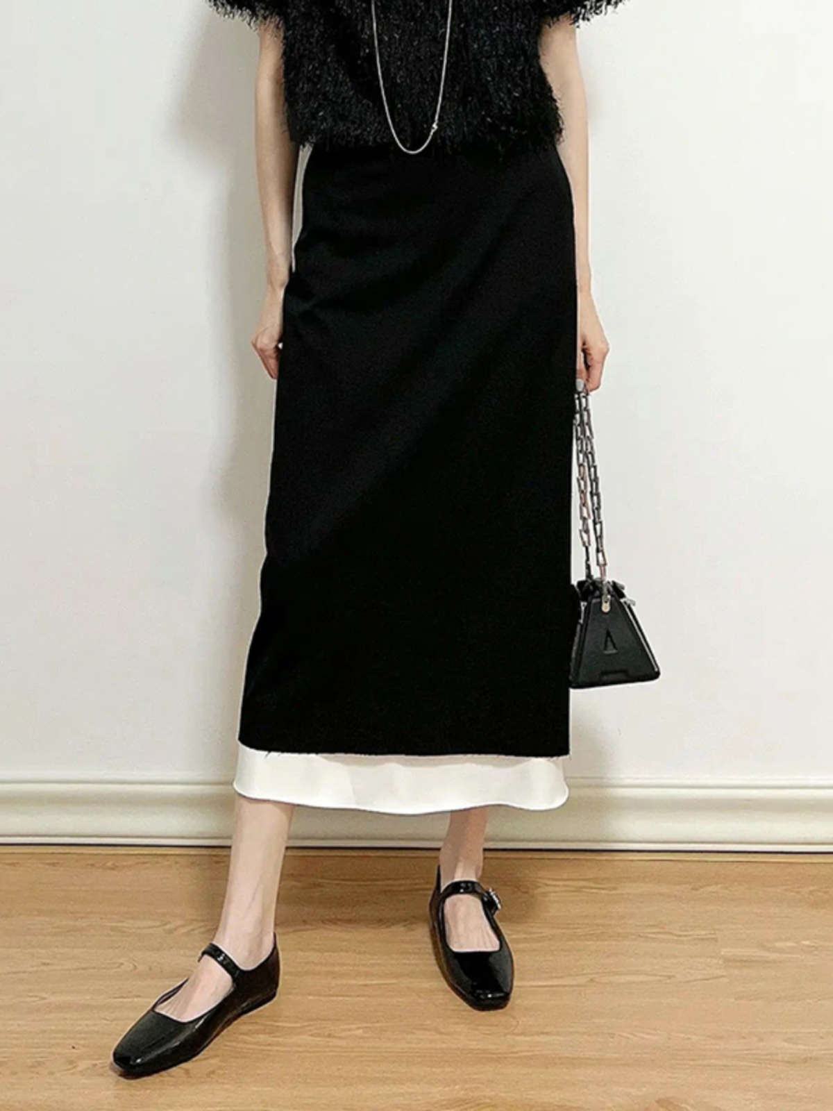 High-Waisted Split Design Black and White Color-Blocking Mid-Length Skirt - Euro-Korean Summer Style for Women High-Waisted Split Design Black and White Color-Blocking Mid-Length Skirt - Euro-Korean Summer Style for Women