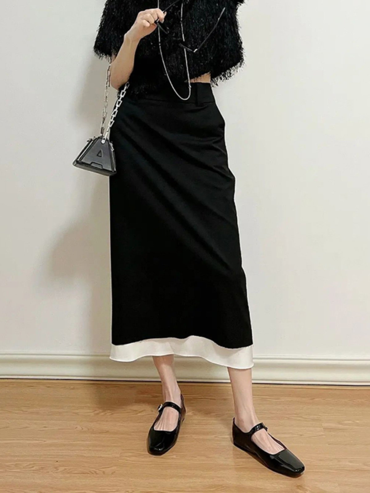 High-Waisted Split Design Black and White Color-Blocking Mid-Length Skirt - Euro-Korean Summer Style for Women High-Waisted Split Design Black and White Color-Blocking Mid-Length Skirt - Euro-Korean Summer Style for Women
