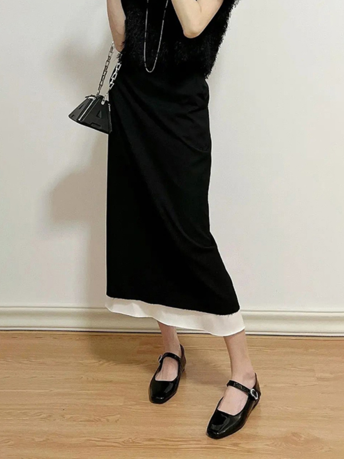 High-Waisted Split Design Black and White Color-Blocking Mid-Length Skirt - Euro-Korean Summer Style for Women High-Waisted Split Design Black and White Color-Blocking Mid-Length Skirt - Euro-Korean Summer Style for Women