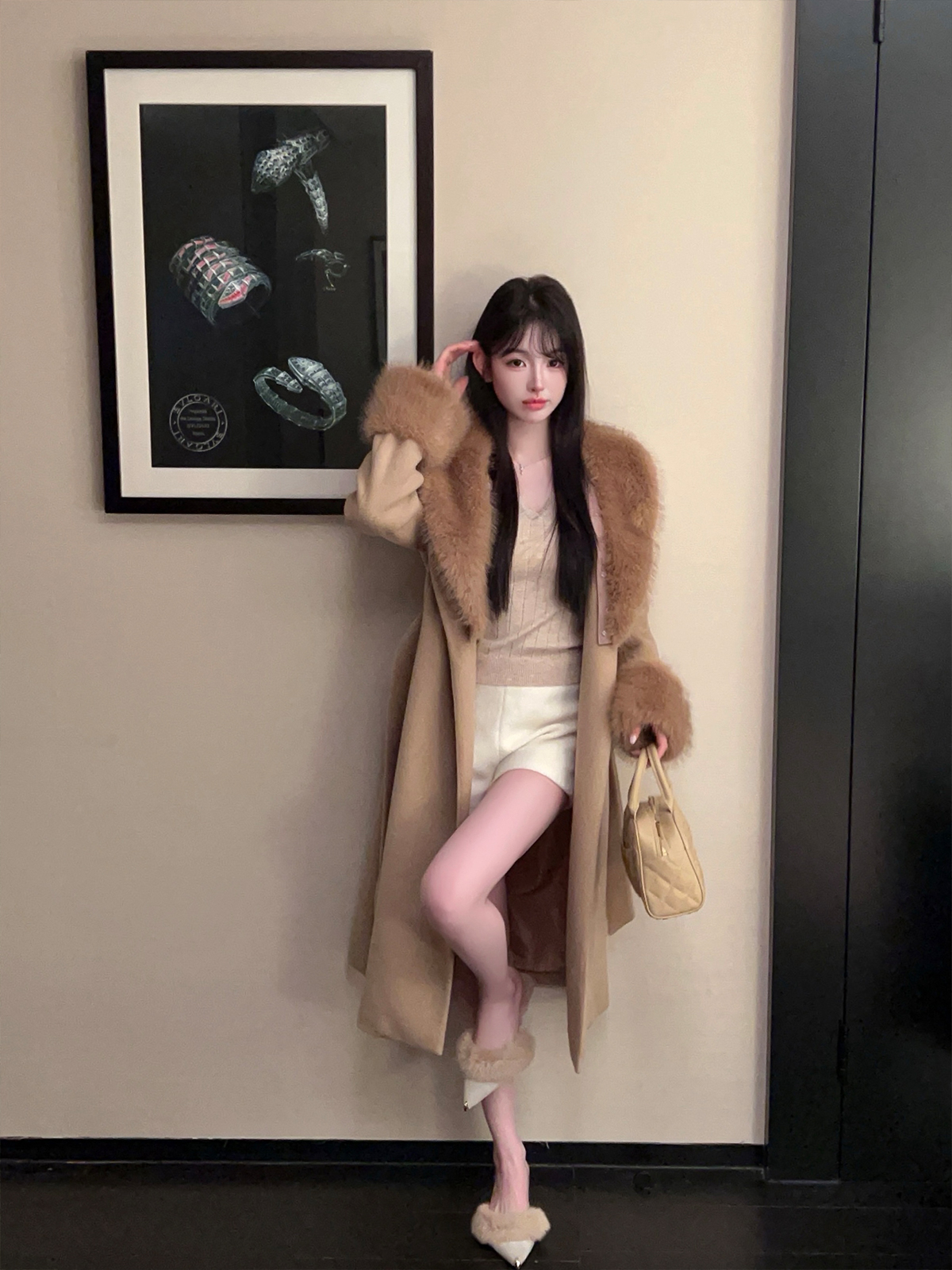 High-Waisted White Woolen Shorts for Women, Thickened Winter Hot Pants, Stylish Outerwear Woolen Booty Shorts High-Waisted White Woolen Shorts for Women, Thickened Winter Hot Pants, Stylish Outerwear Woolen Booty Shorts