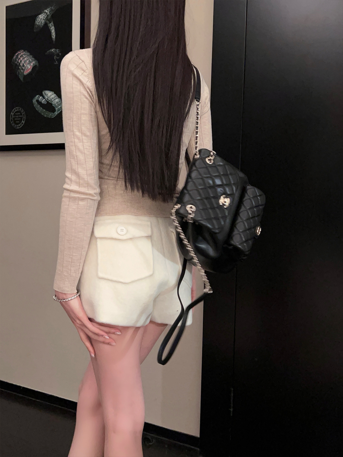 High-Waisted White Woolen Shorts for Women, Thickened Winter Hot Pants, Stylish Outerwear Woolen Booty Shorts High-Waisted White Woolen Shorts for Women, Thickened Winter Hot Pants, Stylish Outerwear Woolen Booty Shorts