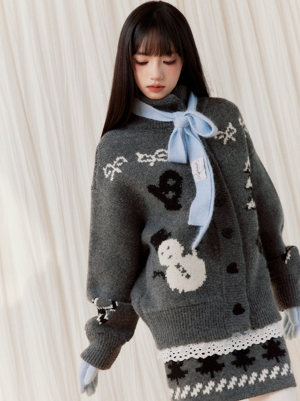 Hokkaido Winter Atmosphere Baby Blue Knitted Scarf and Gloves Set - Cozy Knit Accessories for Cold Weather Fashion