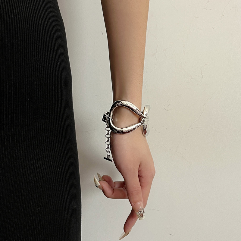 Hollow Metal Round Ring Spliced Bracelet for Women - Light Luxury Exquisite Simple Bangle, Trendy 2025 Fashion Accessory Hollow Metal Round Ring Spliced Bracelet for Women - Light Luxury Exquisite Simple Bangle, Trendy 2025 Fashion Accessory