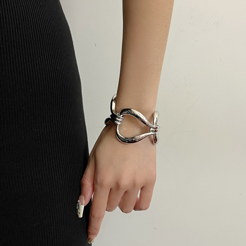 Hollow Metal Round Ring Spliced Bracelet for Women - Light Luxury Exquisite Simple Bangle, Trendy 2025 Fashion Accessory Hollow Metal Round Ring Spliced Bracelet for Women - Light Luxury Exquisite Simple Bangle, Trendy 2025 Fashion Accessory