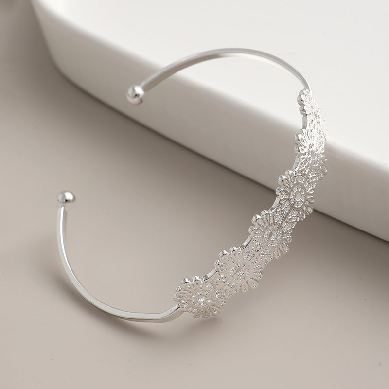 Hollow Platinum Open-Style Women's Bracelet - Trendy Versatile Accessory for Fashion-Forward Looks