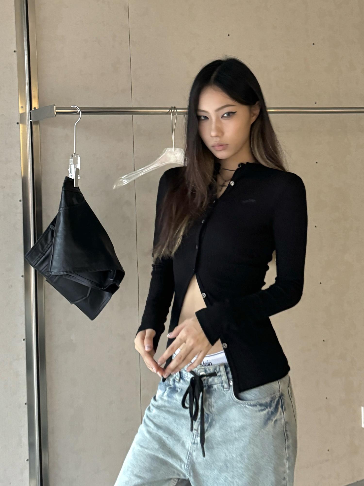 Hot Girl Knitted Cardigan - Slim Fit Long Sleeve Top with Single Row Buttons for Layering - Stylish Summer & Winter Essential Hot Girl Knitted Cardigan - Slim Fit Long Sleeve Top with Single Row Buttons for Layering - Stylish Summer & Winter Essential